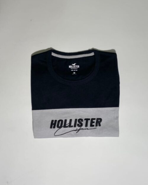 Camiseta con logo bordado