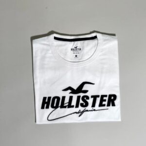 Camiseta con logo bordado