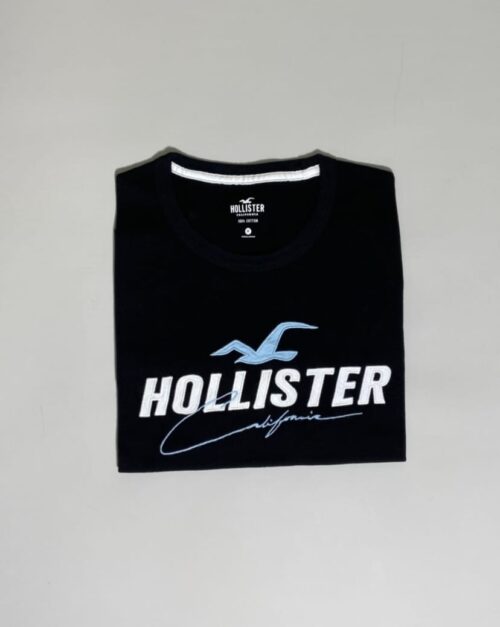 Camiseta con logo bordado