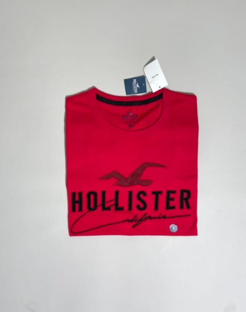 Camiseta con logo bordado